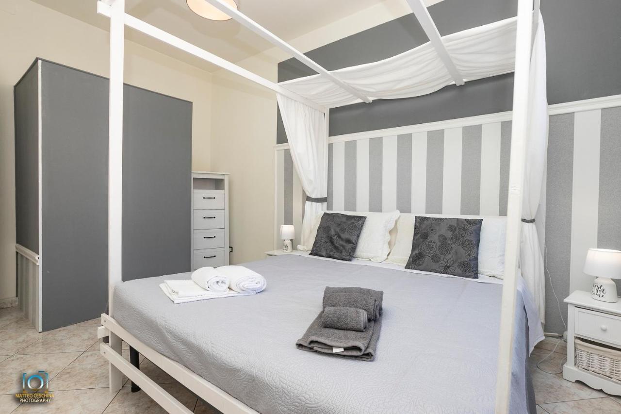 Homes In - Young Genua